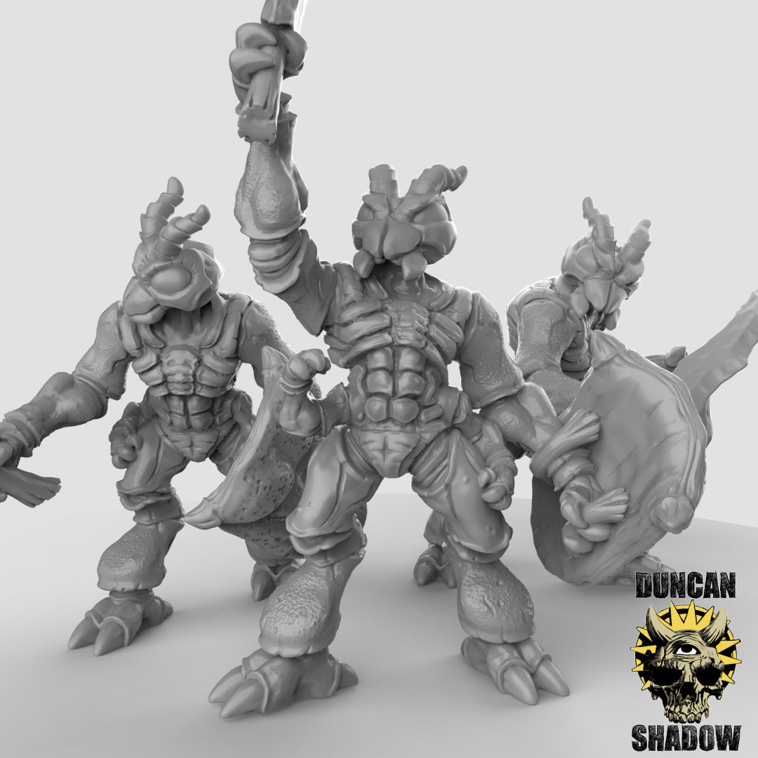 Insectoides Thri-Keen con espadas y escudos | Sombra de Duncan | Compatible con Dragones y Mazmorras y Pathfinder