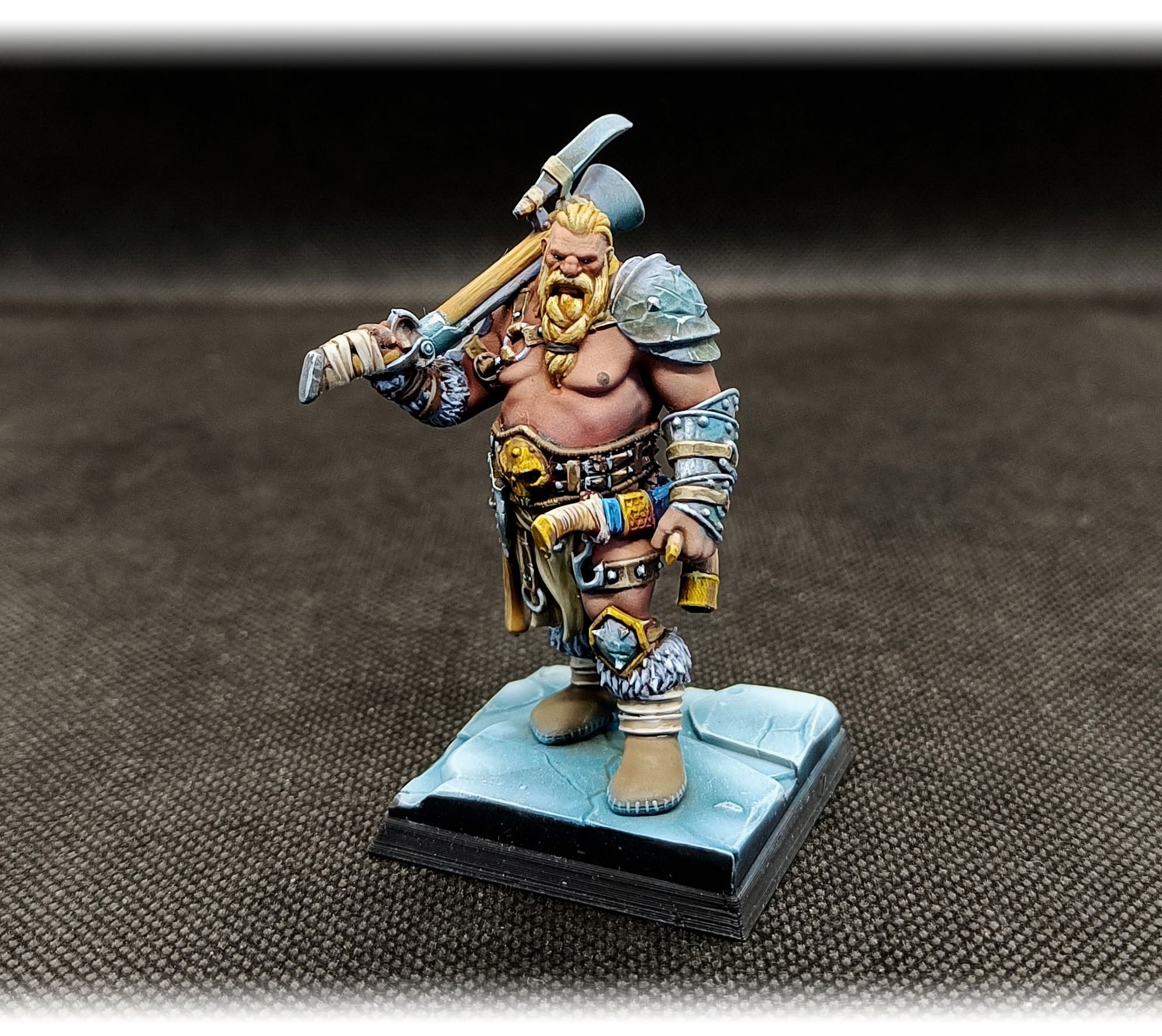 Ogre Great Khan on Rock Auroch - Northern Ogres - Txarli Factory