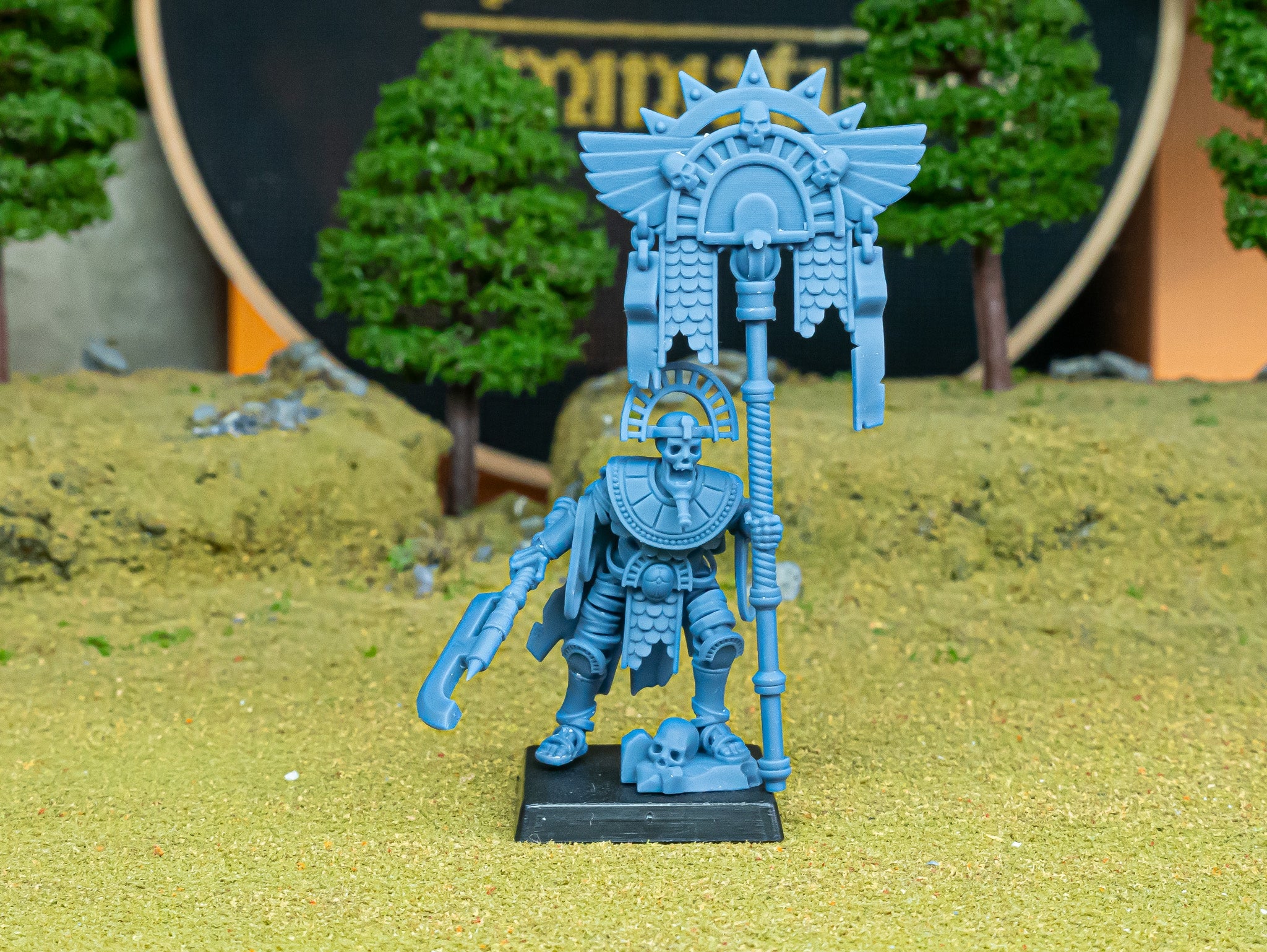 Eternal Pharaoh with Banner - Eternal Dynasties | Highlands Miniatures