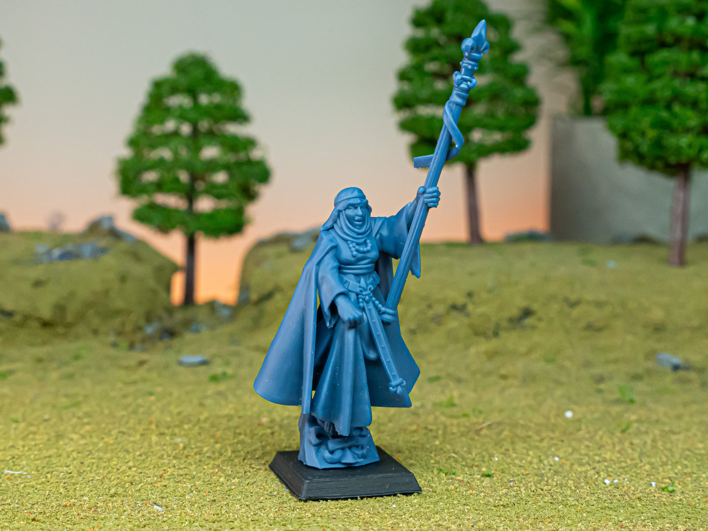 Damsel of Gallia on Foot (x1) - Kingdom of Gallia | Highlands Miniatures